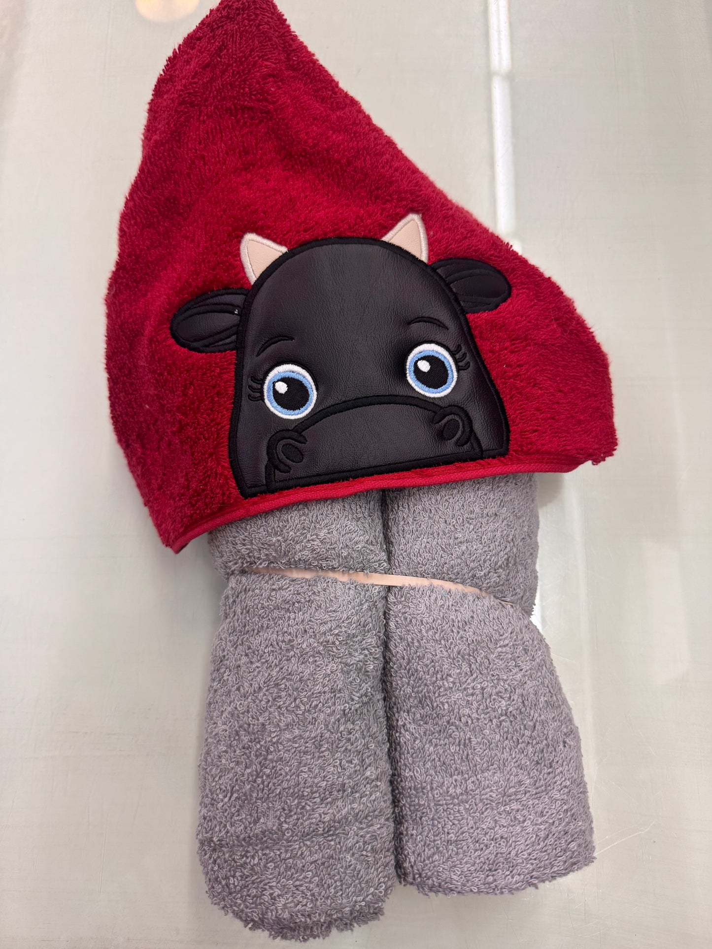 Full Size Hooded Bath Towel – Black Cow – Red and Gray
