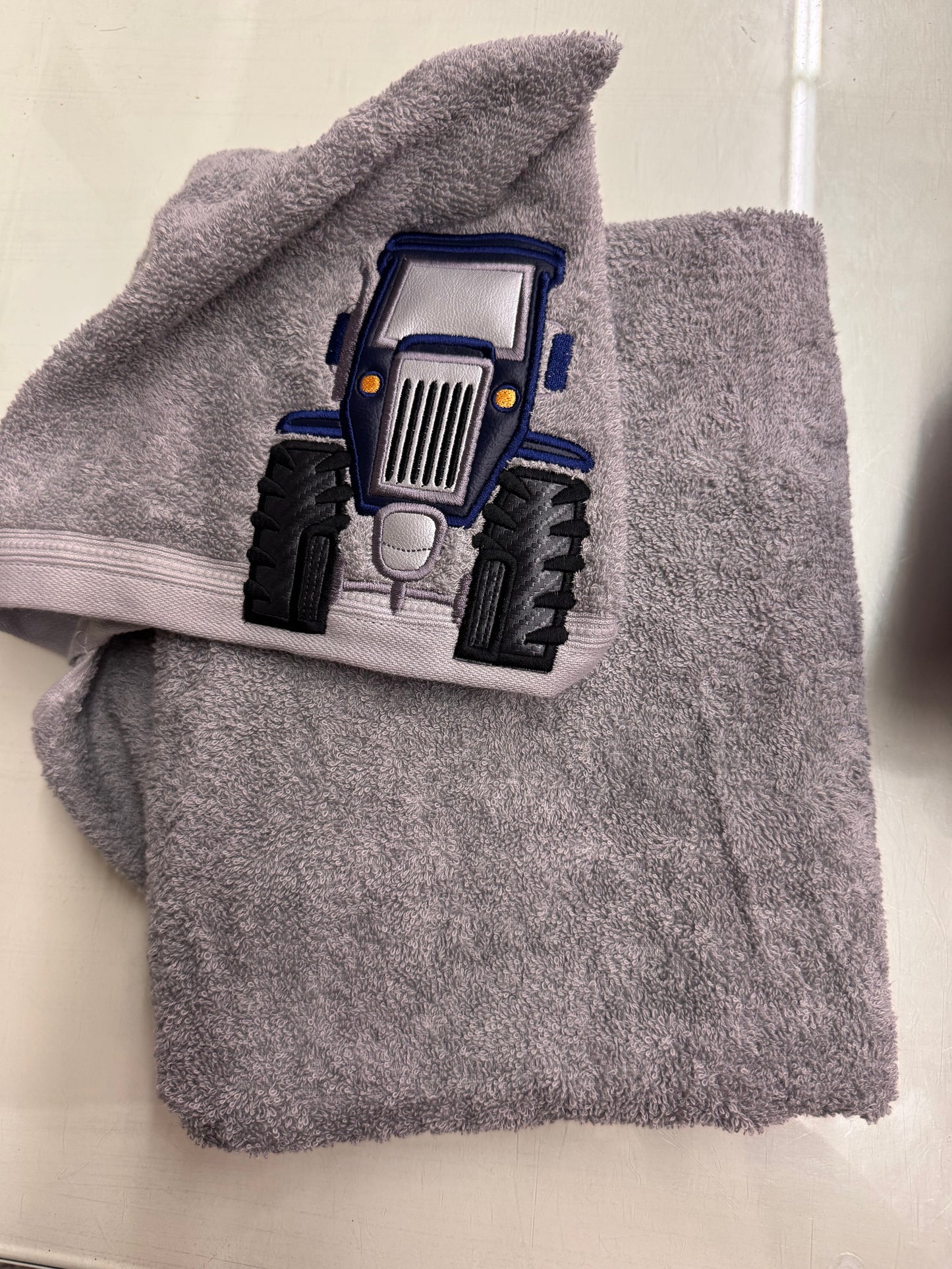 Full Size Hooded Bath Towel – Blue Tractor – Gray